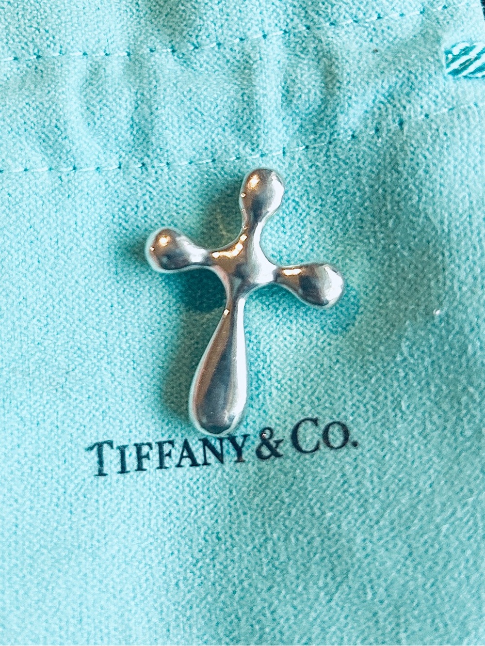 Tiffany & Co. 💯% Auth Large Cross Pendant with Tiffany Blue Pouch ✨EUC✨ 6g✨